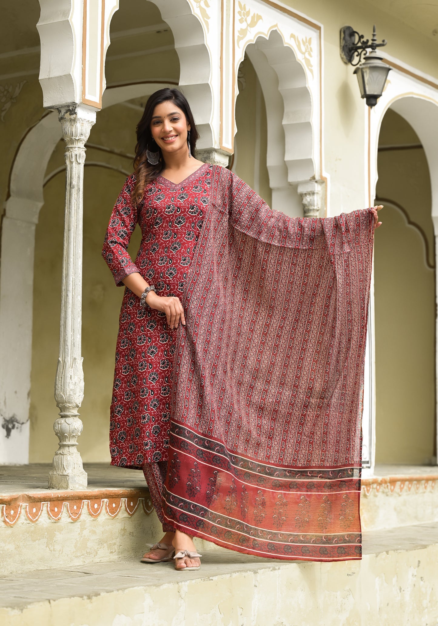 Women Printed Straight Kurta and Pant Set With Dupatta