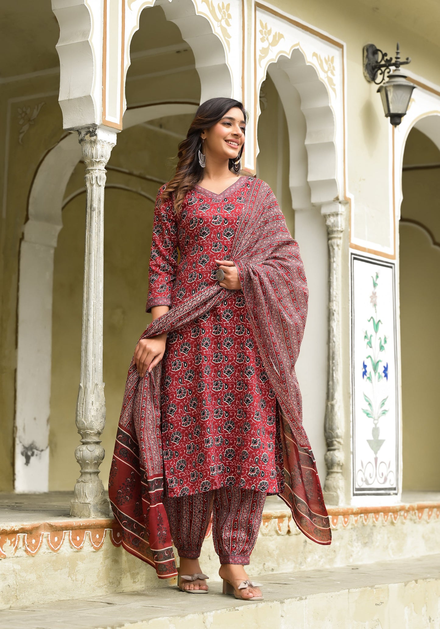 Women Printed Straight Kurta and Pant Set With Dupatta