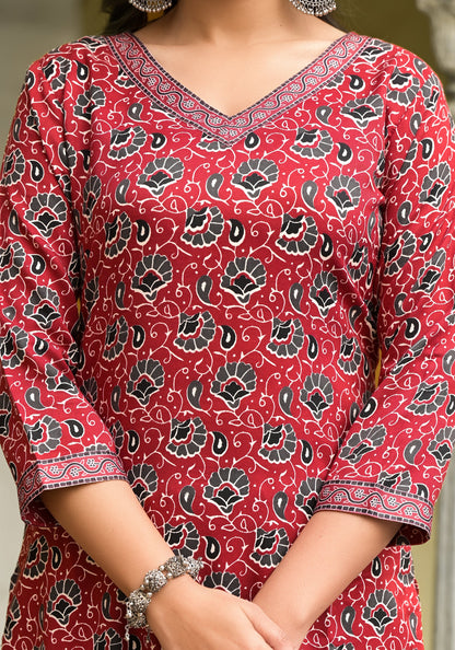 Women Printed Straight Kurta and Pant Set With Dupatta